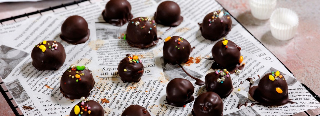 Dark chocolate and apple balls